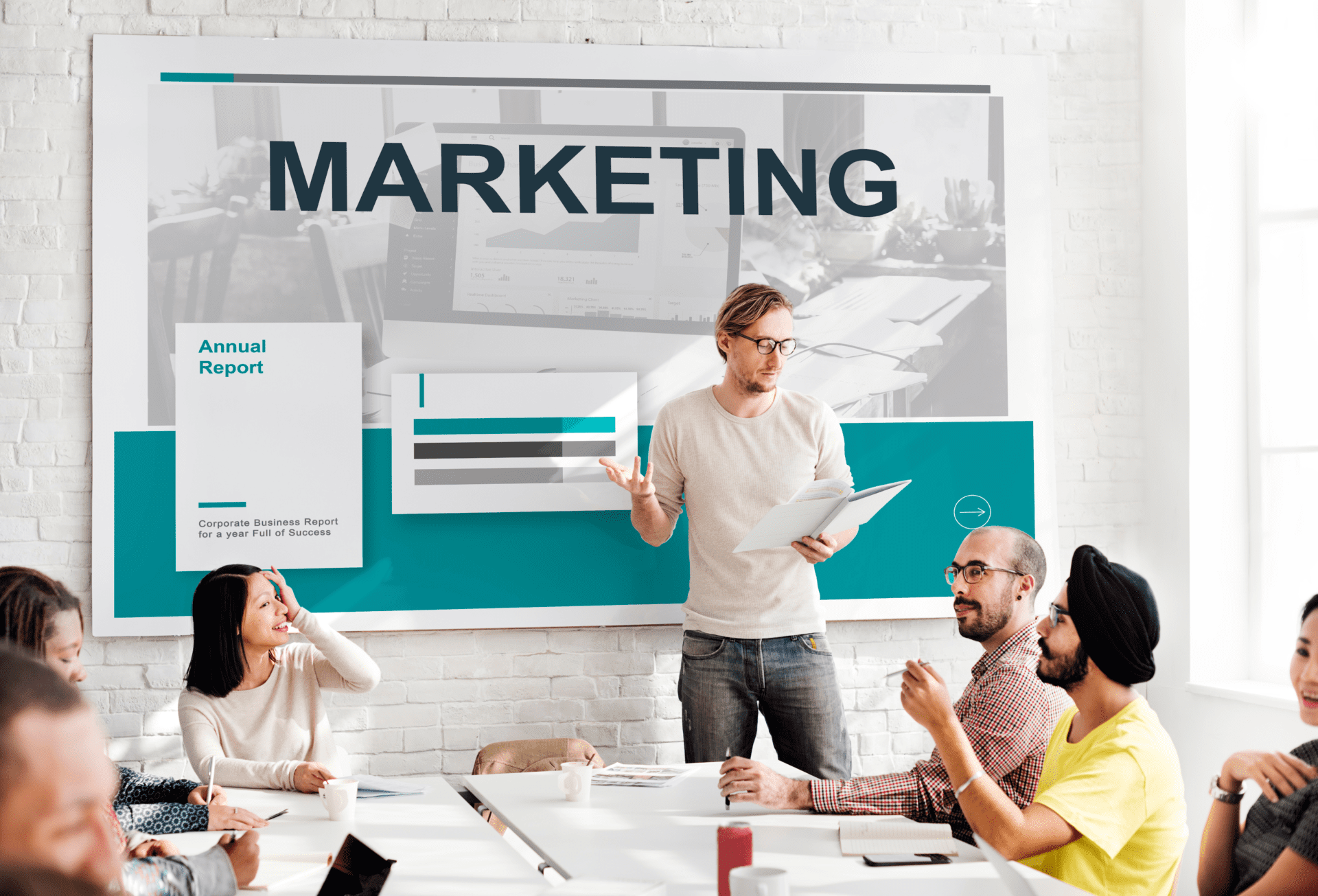 68000606_l_normal_none Marketing business concept on virtual screen.